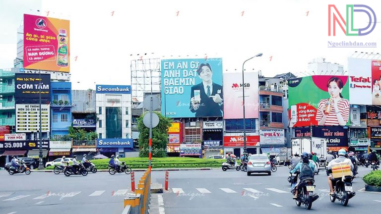 Ảnh hưởng của vị trí lắp đặt đến hiệu quả của bảng hiệu quảng cáo