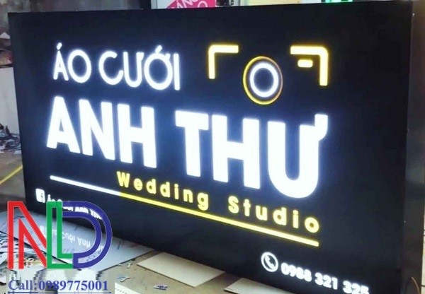 Bí quyết chọn bảng hiệu phù hợp cho cả quảng cáo trong nhà và ngoài trời
