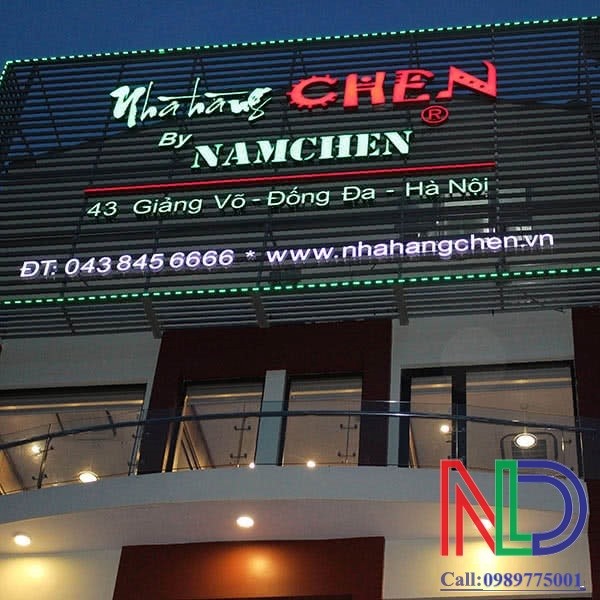 Bí quyết chọn bảng hiệu phù hợp cho cả quảng cáo trong nhà và ngoài trời