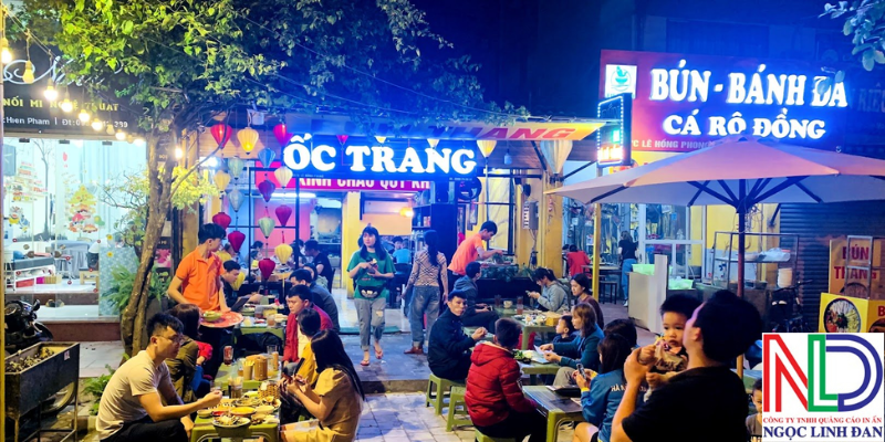 Quán ăn vỉa hè có cần đầu tư bảng hiệu đắt tiền không? Bí quyết chọn bảng hiệu đẹp mà tiết kiệm