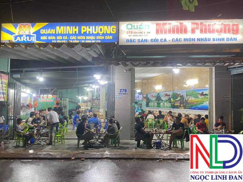 Quán ăn vỉa hè có cần đầu tư bảng hiệu đắt tiền không? Bí quyết chọn bảng hiệu đẹp mà tiết kiệm