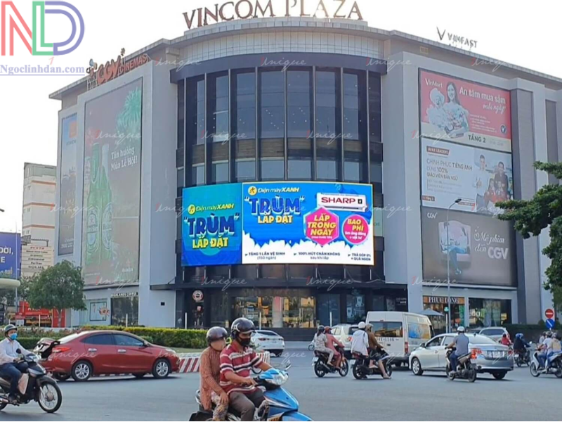 So sánh bảng LED huỳnh quang viết tay và bảng điện tử truyền thống