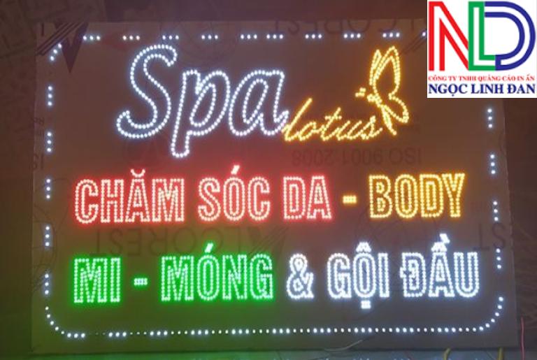Spa và salon tóc nên chọn bảng hiệu chữ nổi inox vàng bóng hay bảng hiệu đèn led hiện đại?