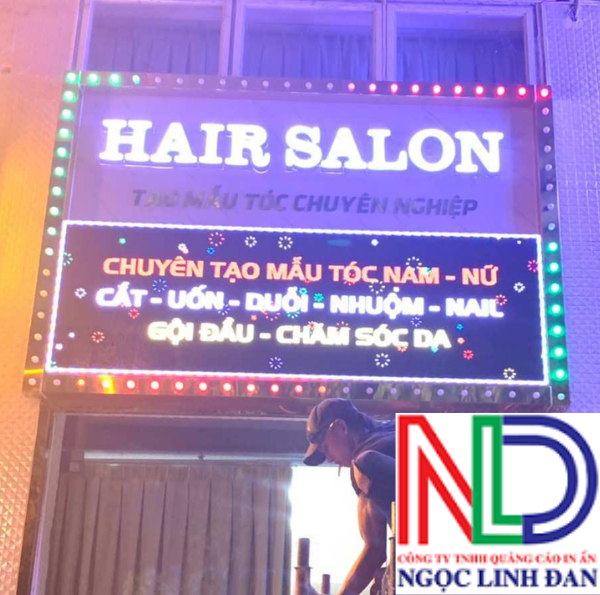 Spa và salon tóc nên chọn bảng hiệu chữ nổi inox vàng bóng hay bảng hiệu đèn led hiện đại?
