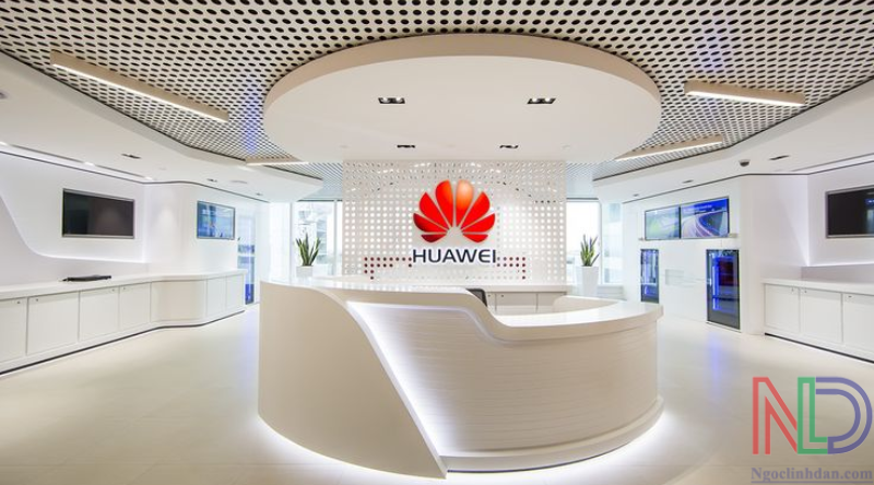 Thiết kế chữ nổi mica cho showroom công nghệ – Tinh tế và chuyên nghiệp