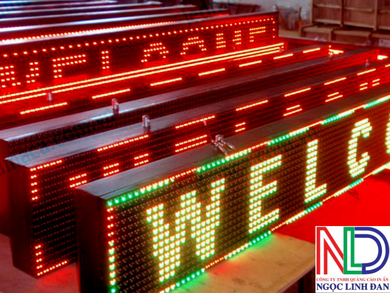 Trung tâm Anh ngữ nên chọn bảng hiệu đèn led hay chữ nổi mica để thu hút học viên?