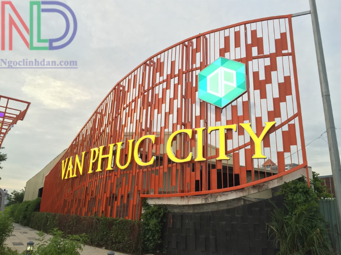 Ứng dụng sáng tạo của bảng hiệu khung lưới trong các ngành kinh doanh