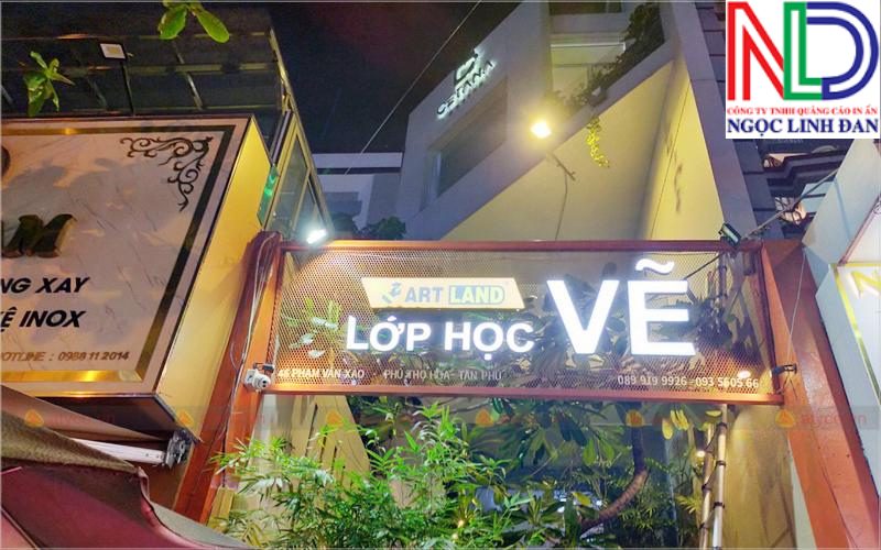Ứng dụng sáng tạo của bảng hiệu khung lưới trong các ngành kinh doanh