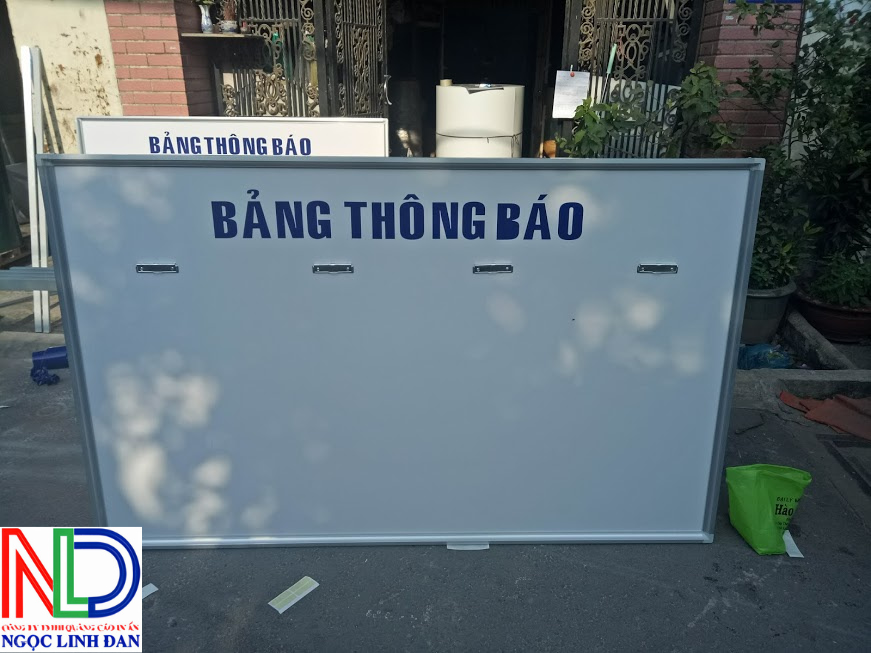 Bảng biểu khung viền nhôm