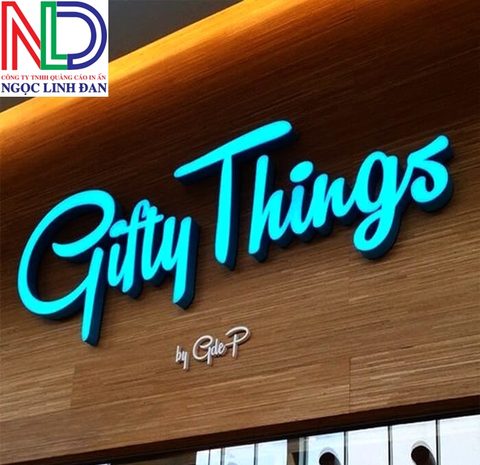 Trang trí sự kiện bằng chữ nổi mica đầy sang trọng