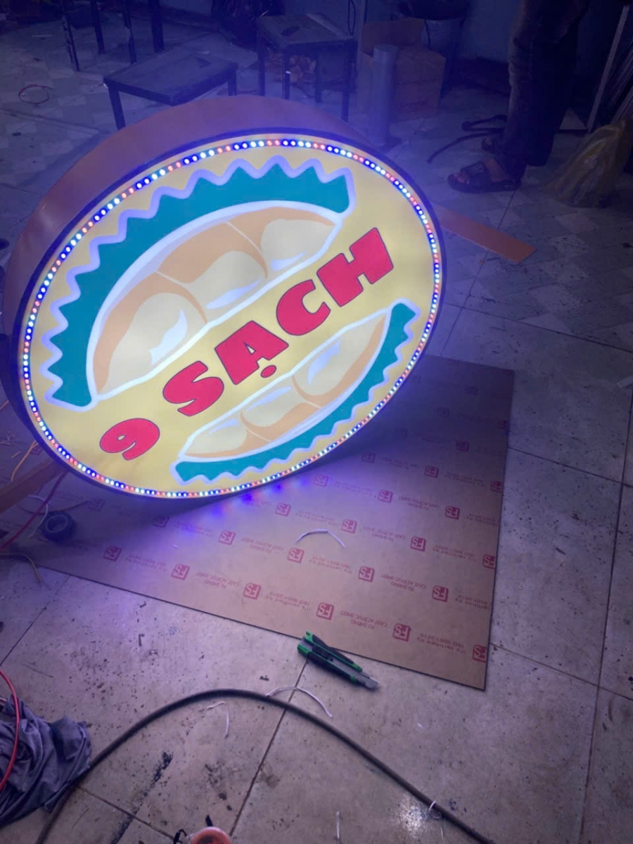 Hộp Đèn LED Ánh Sáng Mới Cho Quảng Cáo Đột Phá