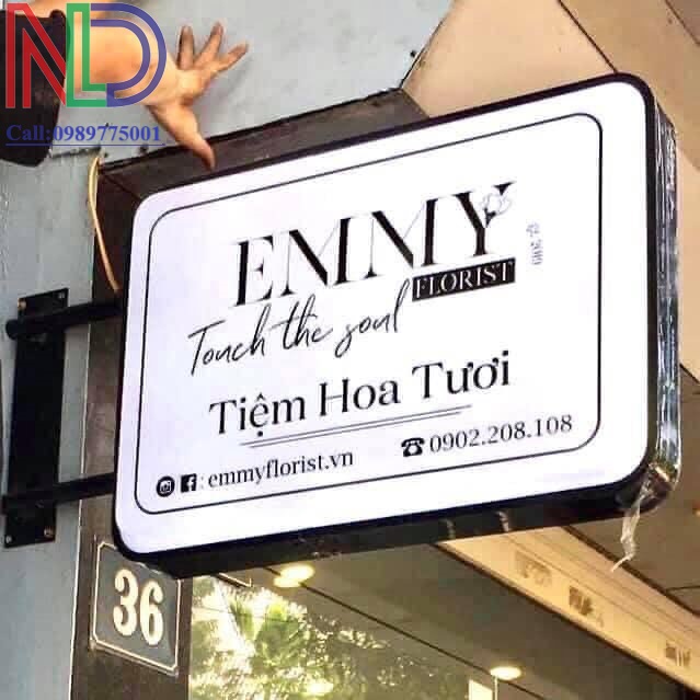 Cửa hàng thời trang nên gắn hộp đèn quảng cáo không?