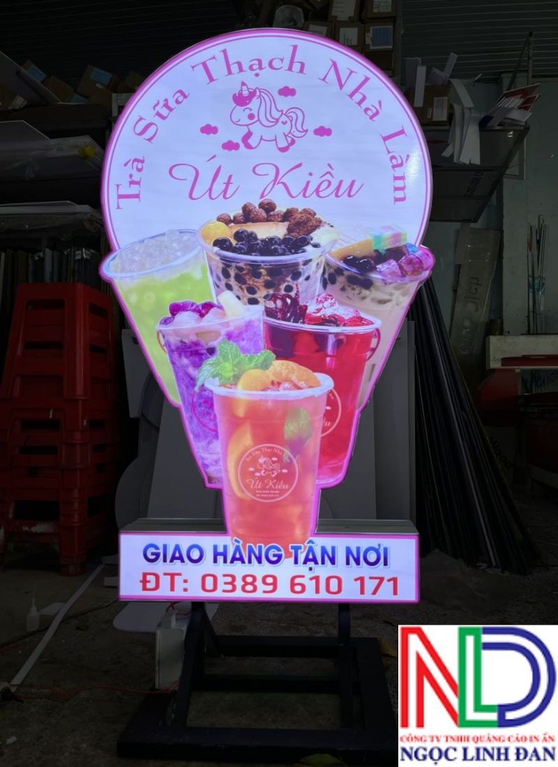 Thiết kế hộp đèn mica độc đáo cho quán trà sữa hút khách