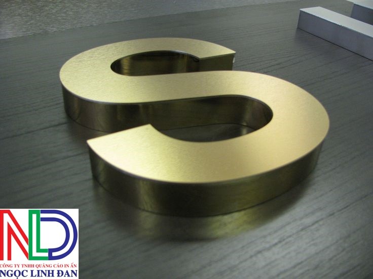 Ứng Dụng Chữ Inox Vàng Mờ trong Quảng cáo và Thương hiệu