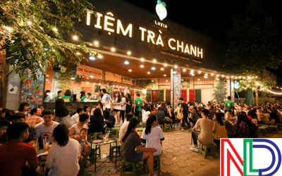 Quán ăn vỉa hè có cần đầu tư bảng hiệu đắt tiền không? Bí quyết chọn bảng hiệu đẹp mà tiết kiệm