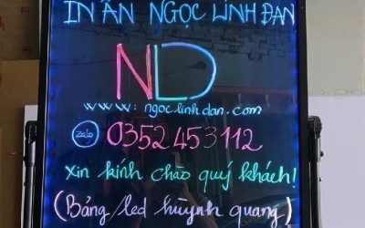Sáng Bừng Không Gian Giáng Sinh Với Bảng Led Huỳnh Quang